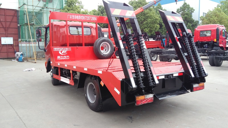 大運(yùn)奧普力國(guó)五藍(lán)牌平板運(yùn)輸車SCS5040TPBCGC型平板挖掘機(jī)運(yùn)輸車