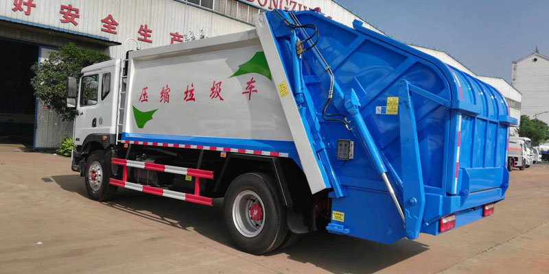 東風(fēng)多利卡D9壓縮垃圾車(chē)2.jpg