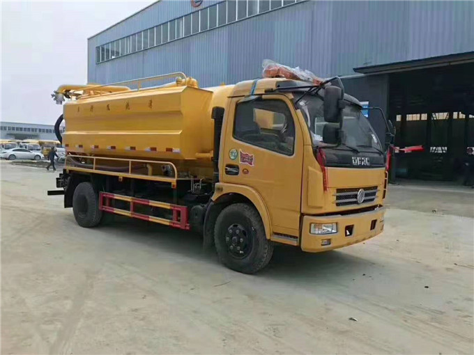 東風(fēng)多利卡吸污車(chē).jpg