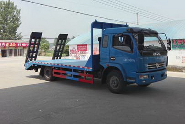 東風(fēng)多利卡D8國五平板運(yùn)輸車CLW5140TPBT5挖掘機(jī)運(yùn)輸車