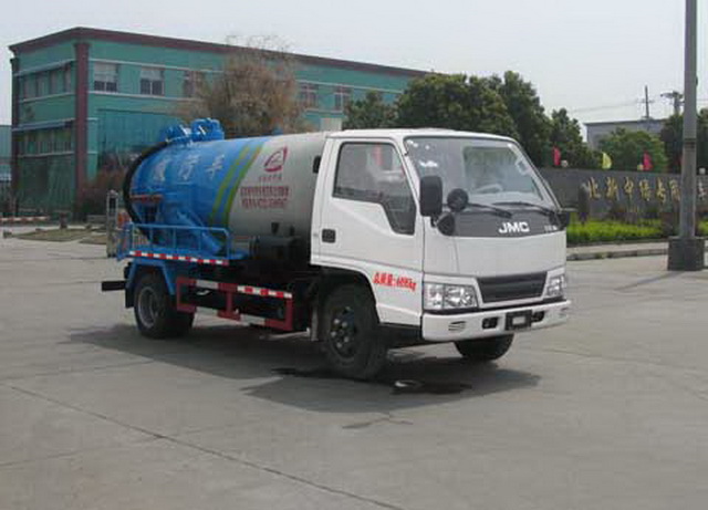江鈴國五藍(lán)牌真空吸污車